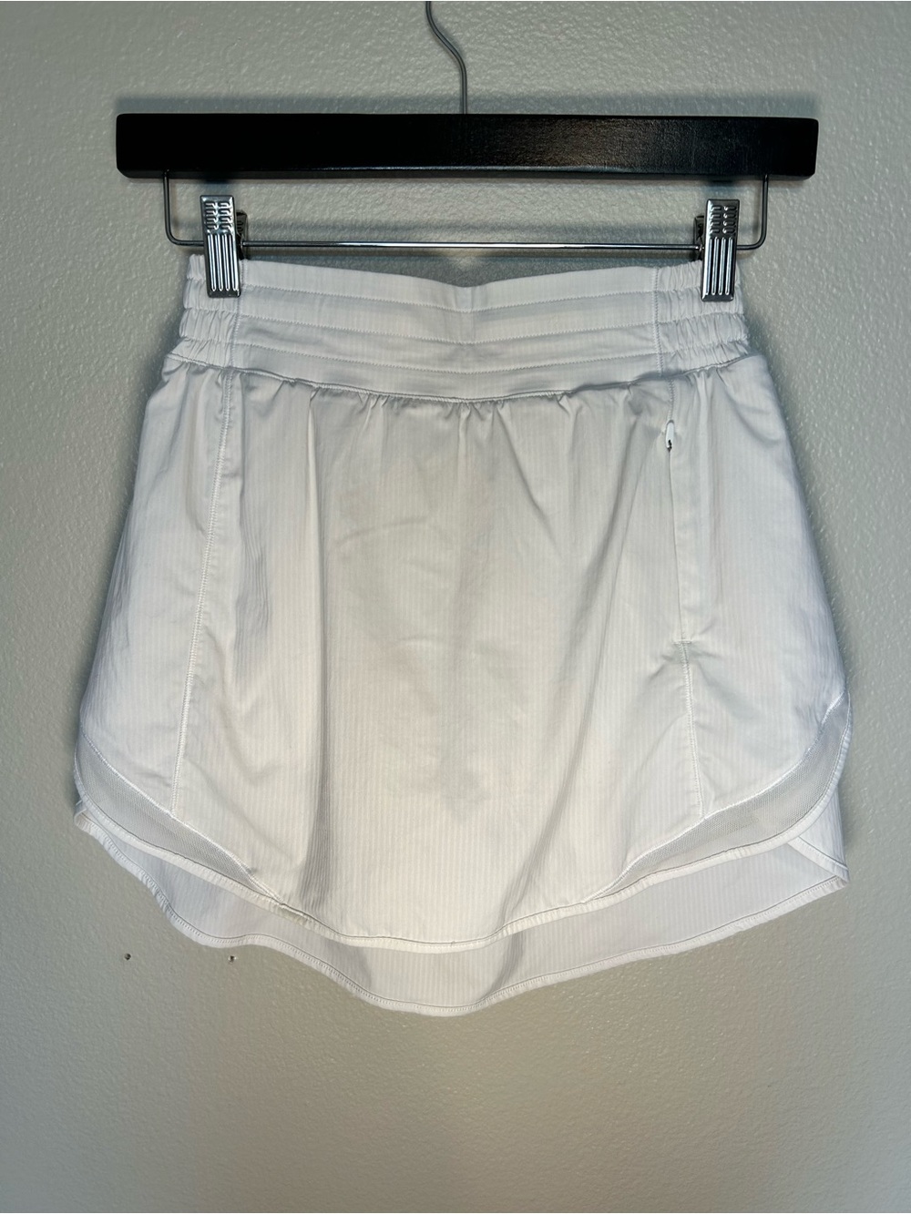 Lululemon Hotty Hot Skirt Womenโs White size 4